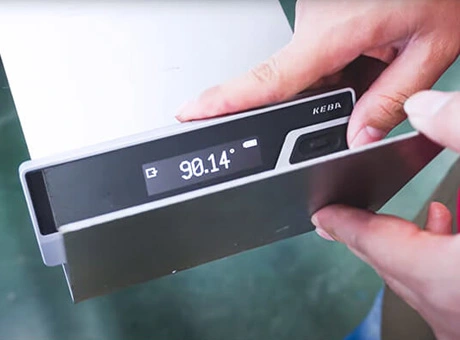 تطبيقات مكابس الضغط في قياس زاوية الانحناء