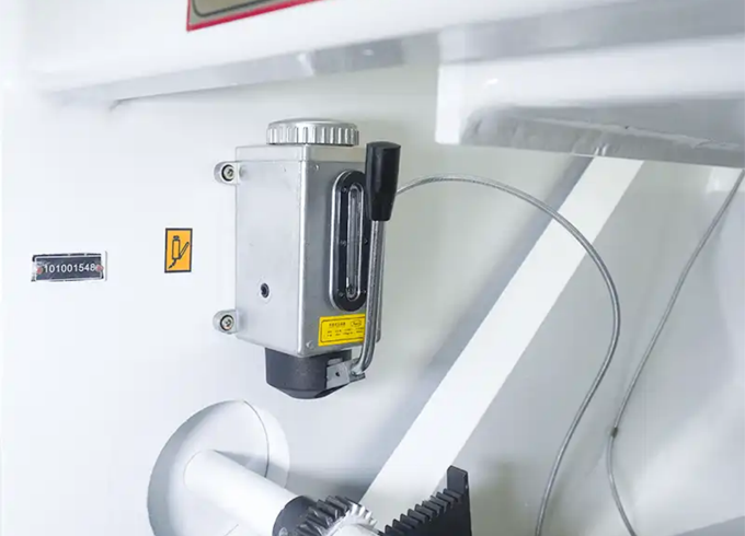 ball-screw-&-liner-guide-backgauge-of-q11k-guillotine-shearing-machine.png ball-screw-&-liner-guide-backgauge-of-q11k-guillotine-shearing-machine.png