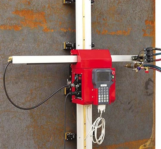 آلة القطع بالبلازما واللهب المغناطيسية المحمولة CNC العمودية