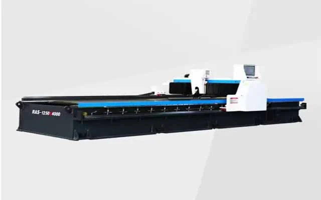 لماذا تصنع آلة الحز على شكل V أصواتًا غير عادية ؟